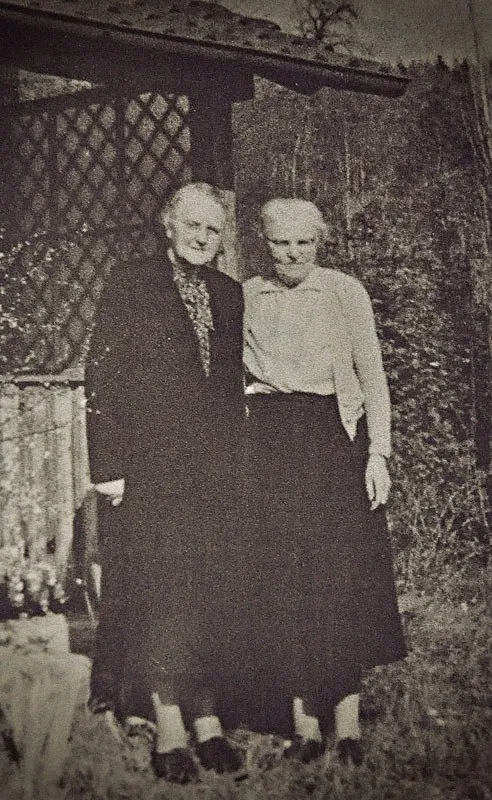 Historische Aufnahme der beiden Gründerinnen Helene Reiss und Marie Höppel