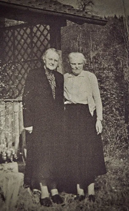 Historische Aufnahme der beiden Gründerinnen Helene Reiss und Marie Höppel